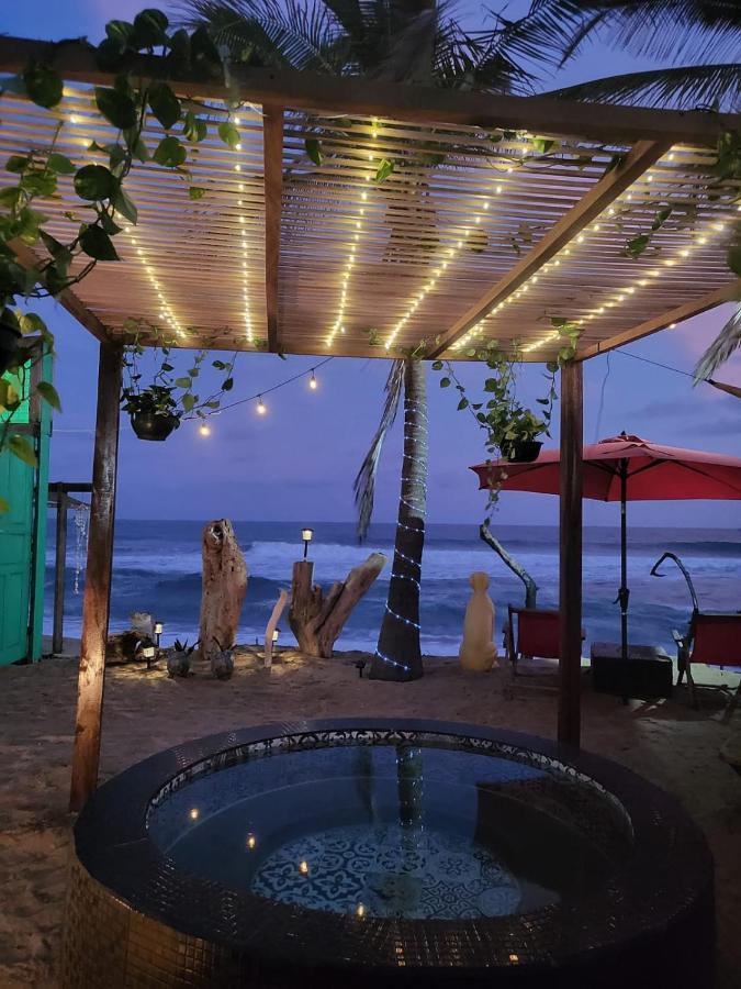 Amarok Hotel Marquelia Buitenkant foto